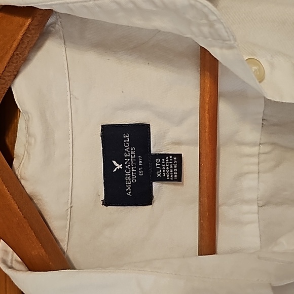 Ladie's American Eagle XL Button-down Top - Picture 3 of 3